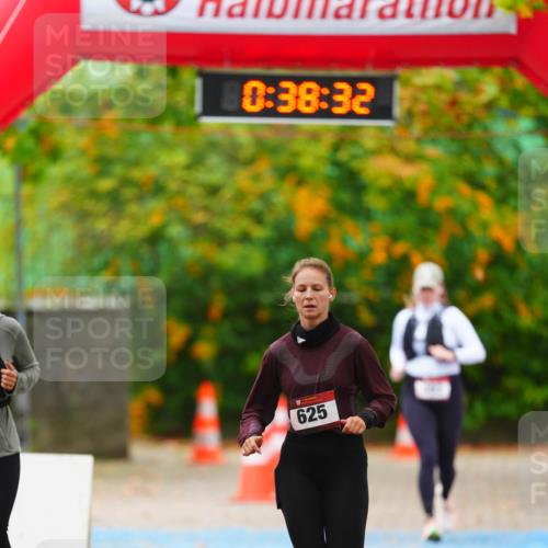11.10.2026 - Bramfelder Halbmarathon 2026 LAZAROV Photography http://msf.ph/oto/10841441 11.10.2026 10:08:30 Laufen 0, 38, 32, 625 meine-sportfotos.de