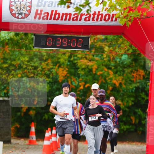 11.10.2026 - Bramfelder Halbmarathon 2026 LAZAROV Photography http://msf.ph/oto/10841462 11.10.2026 10:09:00 Laufen 10, 39, 08, 34, 783 meine-sportfotos.de