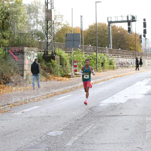 25.10.2026 - hella hamburg halbmarathon Jannik Wohlers http://msf.ph/oto/10847905 25.10.2026 10:08:07 Lombardsbrücke 30 meine-sportfotos.de