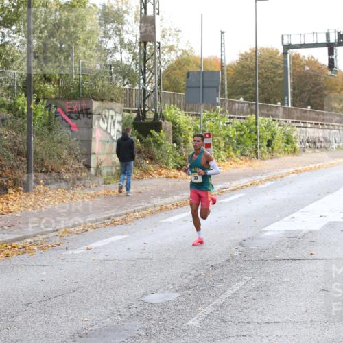 25.10.2026 - hella hamburg halbmarathon Jannik Wohlers http://msf.ph/oto/10847906 25.10.2026 10:08:07 Lombardsbrücke 30 meine-sportfotos.de