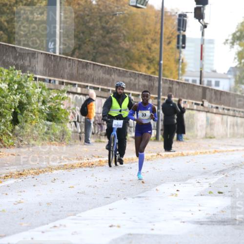 25.10.2026 - hella hamburg halbmarathon Jannik Wohlers http://msf.ph/oto/10847938 25.10.2026 10:11:26 Lombardsbrücke  meine-sportfotos.de
