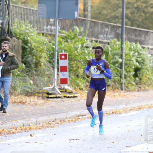 25.10.2026 - hella hamburg halbmarathon Jannik Wohlers http://msf.ph/oto/10847940 25.10.2026 10:11:28 Lombardsbrücke 33 meine-sportfotos.de