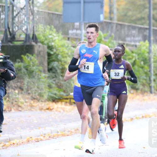 25.10.2026 - hella hamburg halbmarathon Jannik Wohlers http://msf.ph/oto/10847956 25.10.2026 10:11:48 Lombardsbrücke 14, 32, 34 meine-sportfotos.de