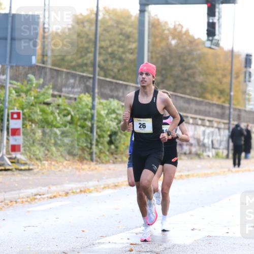25.10.2026 - hella hamburg halbmarathon Jannik Wohlers http://msf.ph/oto/10847965 25.10.2026 10:12:40 Lombardsbrücke 30088, 26, 41 meine-sportfotos.de