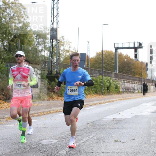 25.10.2026 - hella hamburg halbmarathon Jannik Wohlers http://msf.ph/oto/10847980 25.10.2026 10:13:12 Lombardsbrücke 20315, 10664, 9319 meine-sportfotos.de