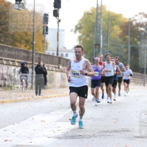 25.10.2026 - hella hamburg halbmarathon Jannik Wohlers http://msf.ph/oto/10847982 25.10.2026 10:13:16 Lombardsbrücke 11070 meine-sportfotos.de