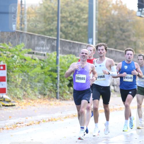 25.10.2026 - hella hamburg halbmarathon Jannik Wohlers http://msf.ph/oto/10847988 25.10.2026 10:13:20 Lombardsbrücke 11070, 24545, 32685, 33968, 33657 meine-sportfotos.de