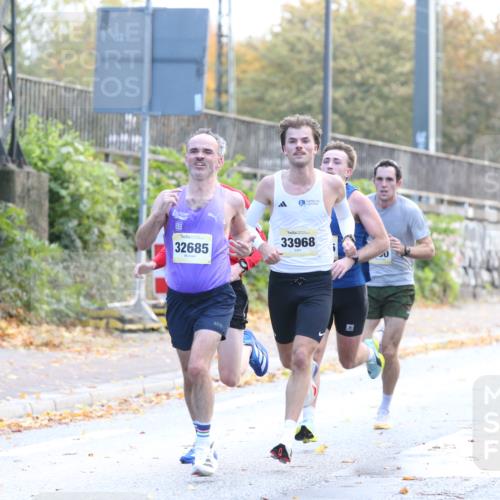 25.10.2026 - hella hamburg halbmarathon Jannik Wohlers http://msf.ph/oto/10847990 25.10.2026 10:13:21 Lombardsbrücke 11070, 33968, 33657, 24545, 32685, 35590 meine-sportfotos.de