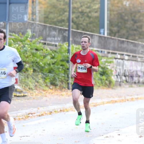 25.10.2026 - hella hamburg halbmarathon Jannik Wohlers http://msf.ph/oto/10848001 25.10.2026 10:13:26 Lombardsbrücke 33657, 33968, 32685, 24545, 35590, 22616, 21410 meine-sportfotos.de
