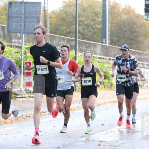 25.10.2026 - hella hamburg halbmarathon Jannik Wohlers http://msf.ph/oto/10848061 25.10.2026 10:14:07 Lombardsbrücke 42, 31572, 19518, 17147, 13655, 34844, 44 meine-sportfotos.de