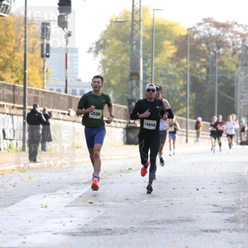 25.10.2026 - hella hamburg halbmarathon Jannik Wohlers http://msf.ph/oto/10848131 25.10.2026 10:14:42 Lombardsbrücke  meine-sportfotos.de