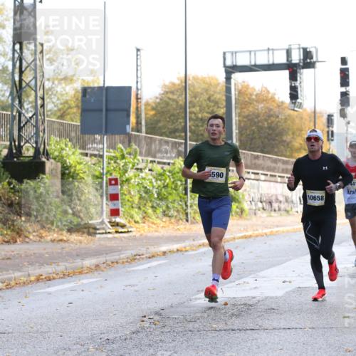 25.10.2026 - hella hamburg halbmarathon Jannik Wohlers http://msf.ph/oto/10848138 25.10.2026 10:14:46 Lombardsbrücke 10658, 6590, 7441 meine-sportfotos.de
