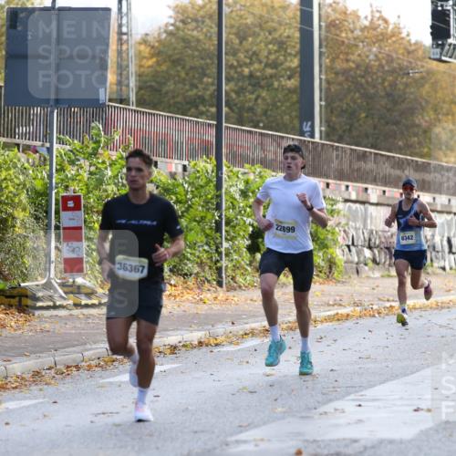 25.10.2026 - hella hamburg halbmarathon Jannik Wohlers http://msf.ph/oto/10848172 25.10.2026 10:15:07 Lombardsbrücke 13398, 36367 meine-sportfotos.de