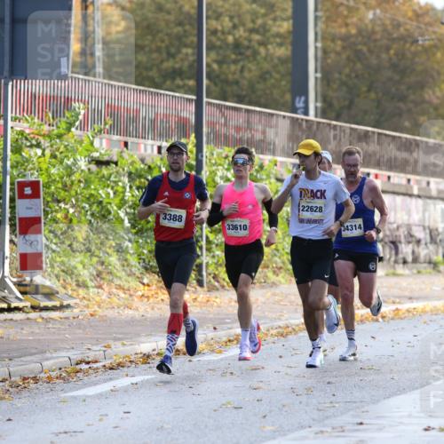 25.10.2026 - hella hamburg halbmarathon Jannik Wohlers http://msf.ph/oto/10848193 25.10.2026 10:15:12 Lombardsbrücke 36367, 22899, 6342 meine-sportfotos.de