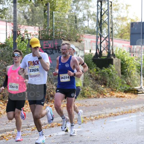 25.10.2026 - hella hamburg halbmarathon Jannik Wohlers http://msf.ph/oto/10848211 25.10.2026 10:15:15 Lombardsbrücke 6342, 33610, 3388, 34314, 22628, 34758 meine-sportfotos.de