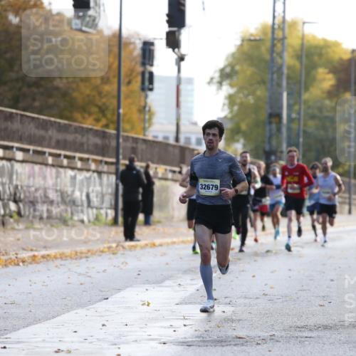 25.10.2026 - hella hamburg halbmarathon Jannik Wohlers http://msf.ph/oto/10848243 25.10.2026 10:15:28 Lombardsbrücke 10985, 10760, 3745, 21386, 32091, 18941 meine-sportfotos.de