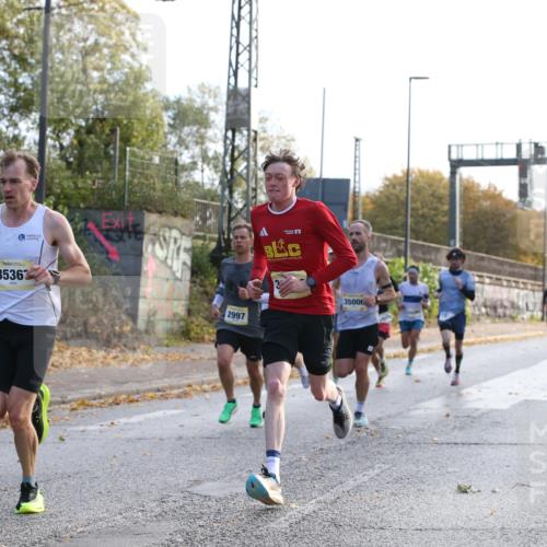 25.10.2026 - hella hamburg halbmarathon Jannik Wohlers http://msf.ph/oto/10848257 25.10.2026 10:15:37 Lombardsbrücke 35367, 19706, 20045, 30870, 2997, 35006, 21479, 15879, 15218, 30034 meine-sportfotos.de