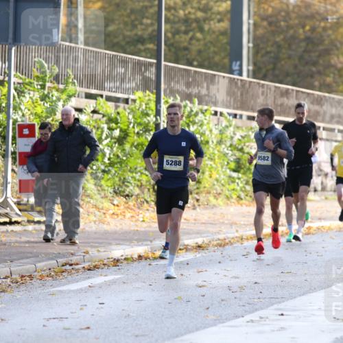 25.10.2026 - hella hamburg halbmarathon Jannik Wohlers http://msf.ph/oto/10848320 25.10.2026 10:16:04 Lombardsbrücke  meine-sportfotos.de