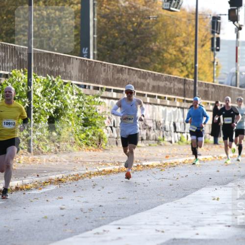 25.10.2026 - hella hamburg halbmarathon Jannik Wohlers http://msf.ph/oto/10848344 25.10.2026 10:16:08 Lombardsbrücke 5288, 35023, 9582, 33230, 31468, 24696 meine-sportfotos.de