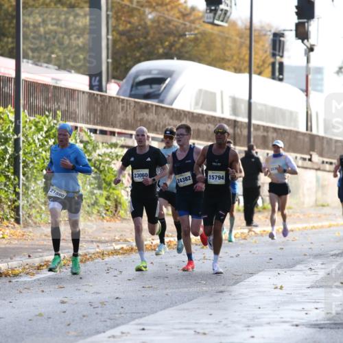 25.10.2026 - hella hamburg halbmarathon Jannik Wohlers http://msf.ph/oto/10848353 25.10.2026 10:16:12 Lombardsbrücke 35023, 9582, 33230, 24696, 31468, 10912, 11167 meine-sportfotos.de