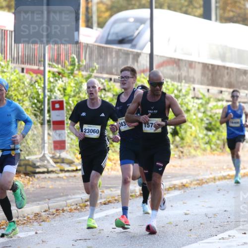 25.10.2026 - hella hamburg halbmarathon Jannik Wohlers http://msf.ph/oto/10848363 25.10.2026 10:16:15 Lombardsbrücke 10912, 11167, 15794, 24382, 23060, 21590 meine-sportfotos.de
