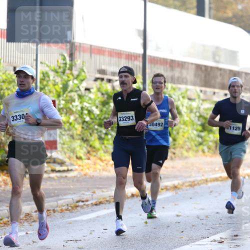 25.10.2026 - hella hamburg halbmarathon Jannik Wohlers http://msf.ph/oto/10848378 25.10.2026 10:16:19 Lombardsbrücke 15794, 21590, 23060, 24382, 34812, 33304, 16400, 33293 meine-sportfotos.de