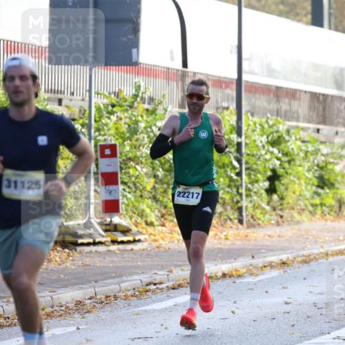 25.10.2026 - hella hamburg halbmarathon Jannik Wohlers http://msf.ph/oto/10848389 25.10.2026 10:16:21 Lombardsbrücke 21590, 23060, 24382, 15794, 34812, 33304, 16400, 33293, 30492, 31125, 22217 meine-sportfotos.de