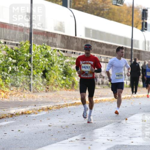 25.10.2026 - hella hamburg halbmarathon Jannik Wohlers http://msf.ph/oto/10848422 25.10.2026 10:16:35 Lombardsbrücke 36317 meine-sportfotos.de