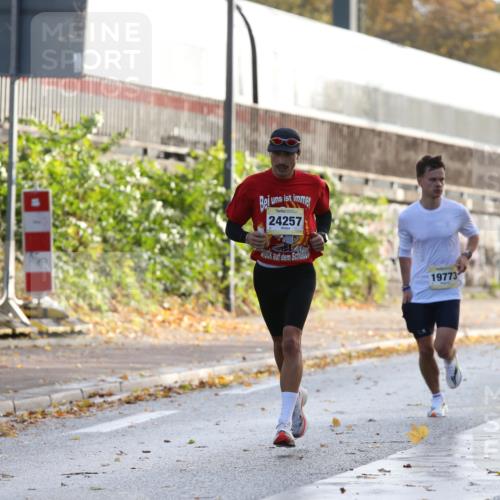 25.10.2026 - hella hamburg halbmarathon Jannik Wohlers http://msf.ph/oto/10848430 25.10.2026 10:16:36 Lombardsbrücke  meine-sportfotos.de