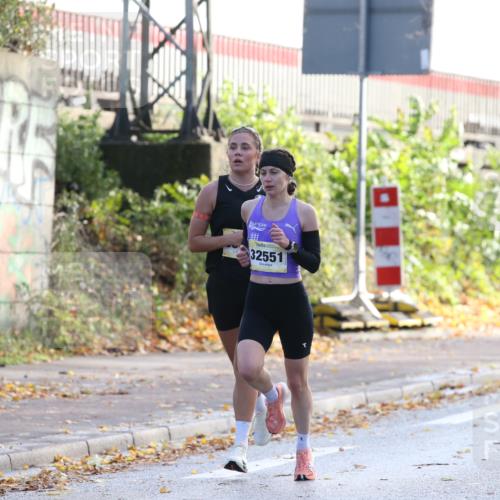 25.10.2026 - hella hamburg halbmarathon Jannik Wohlers http://msf.ph/oto/10848469 25.10.2026 10:16:49 Lombardsbrücke 3452, 36425, 35675, 36108, 32551 meine-sportfotos.de