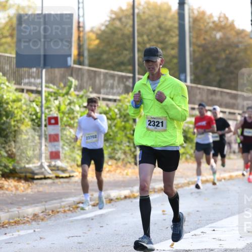 25.10.2026 - hella hamburg halbmarathon Jannik Wohlers http://msf.ph/oto/10848517 25.10.2026 10:17:14 Lombardsbrücke 30218, 30331, 1999, 22520, 30016, 30014, 13755, 2154, 2321 meine-sportfotos.de
