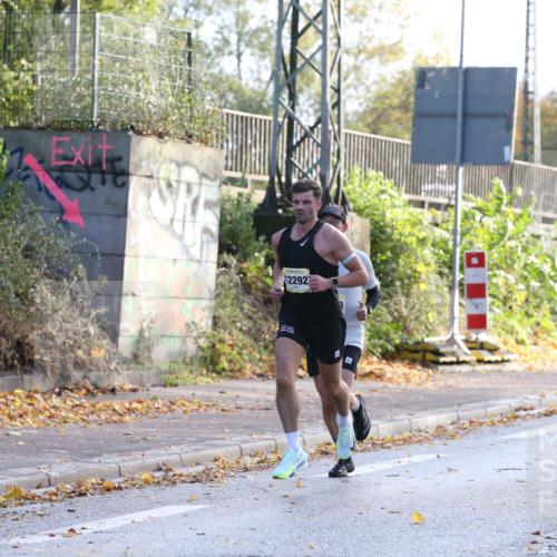 25.10.2026 - hella hamburg halbmarathon Jannik Wohlers http://msf.ph/oto/10848548 25.10.2026 10:17:22 Lombardsbrücke 35458, 35301, 35096, 32845, 35439, 3296, 12292, 34853 meine-sportfotos.de