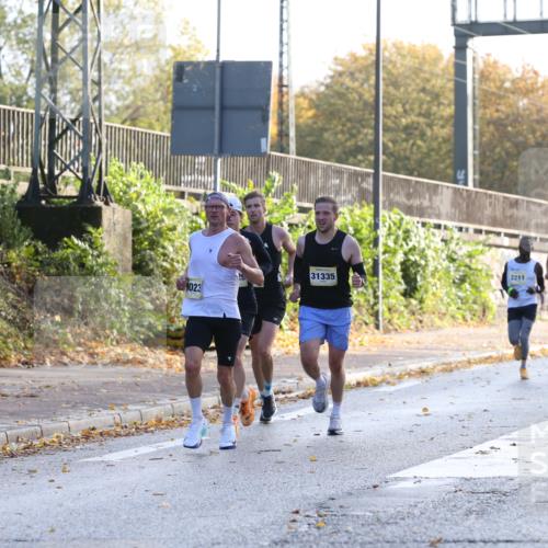 25.10.2026 - hella hamburg halbmarathon Jannik Wohlers http://msf.ph/oto/10848630 25.10.2026 10:17:55 Lombardsbrücke 7773, 35314, 31230, 30048, 35393, 23380, 1799, 34729, 9023 meine-sportfotos.de