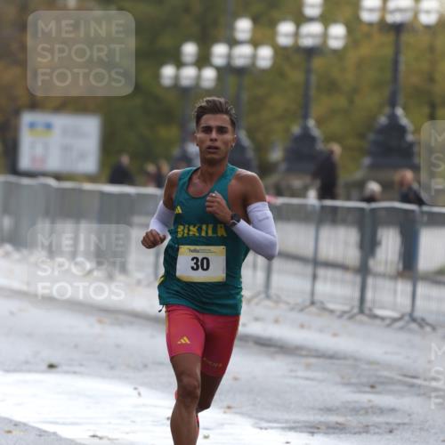 25.10.2026 - hella hamburg halbmarathon Antke Förster http://msf.ph/oto/10855994 25.10.2026 10:08:08 Lombardsbrücke 30 meine-sportfotos.de