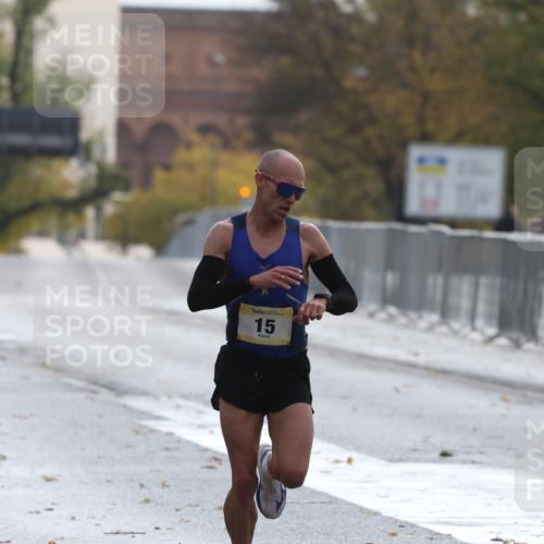 25.10.2026 - hella hamburg halbmarathon Antke Förster http://msf.ph/oto/10856008 25.10.2026 10:08:17 Lombardsbrücke 15 meine-sportfotos.de