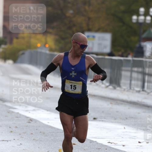 25.10.2026 - hella hamburg halbmarathon Antke Förster http://msf.ph/oto/10856010 25.10.2026 10:08:17 Lombardsbrücke 15 meine-sportfotos.de