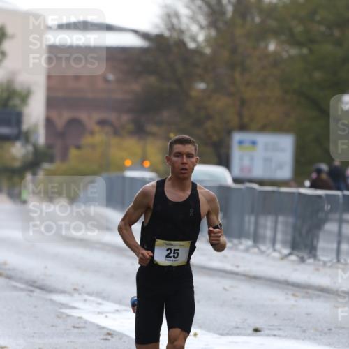 25.10.2026 - hella hamburg halbmarathon Antke Förster http://msf.ph/oto/10856021 25.10.2026 10:09:08 Lombardsbrücke 25 meine-sportfotos.de