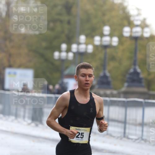 25.10.2026 - hella hamburg halbmarathon Antke Förster http://msf.ph/oto/10856023 25.10.2026 10:09:09 Lombardsbrücke 25 meine-sportfotos.de