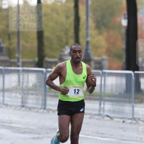25.10.2026 - hella hamburg halbmarathon Antke Förster http://msf.ph/oto/10856046 25.10.2026 10:09:49 Lombardsbrücke 12 meine-sportfotos.de