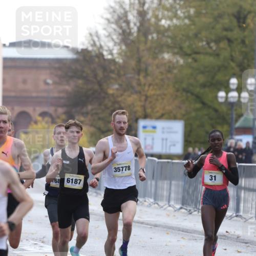 25.10.2026 - hella hamburg halbmarathon Antke Förster http://msf.ph/oto/10856073 25.10.2026 10:10:52 Lombardsbrücke 20, 23, 16804, 6187, 31, 46, 35778, 34751, 34074 meine-sportfotos.de