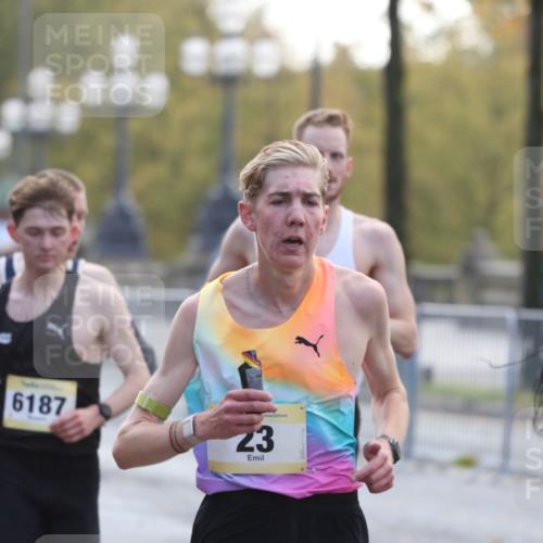 25.10.2026 - hella hamburg halbmarathon Antke Förster http://msf.ph/oto/10856083 25.10.2026 10:10:55 Lombardsbrücke 20, 23, 16804, 6187, 31, 46, 35778, 34751, 34074 meine-sportfotos.de