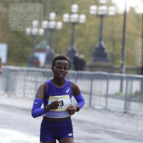 25.10.2026 - hella hamburg halbmarathon Antke Förster http://msf.ph/oto/10856127 25.10.2026 10:11:31 Lombardsbrücke 33 meine-sportfotos.de