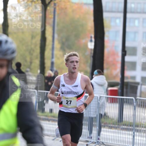 25.10.2026 - hella hamburg halbmarathon Antke Förster http://msf.ph/oto/10856143 25.10.2026 10:11:36 Lombardsbrücke 27 meine-sportfotos.de