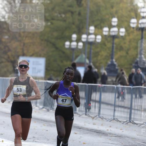 25.10.2026 - hella hamburg halbmarathon Antke Förster http://msf.ph/oto/10856147 25.10.2026 10:11:39 Lombardsbrücke 27, 47, 53, 34671 meine-sportfotos.de