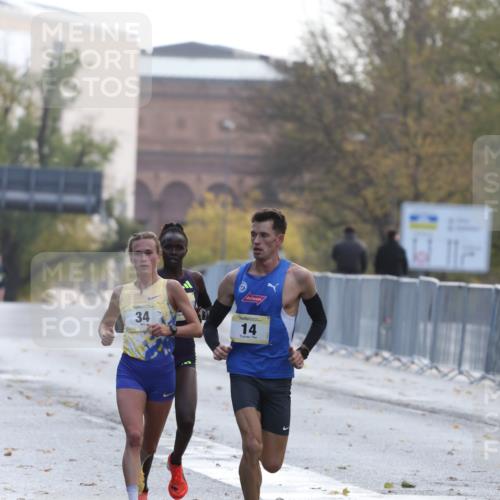 25.10.2026 - hella hamburg halbmarathon Antke Förster http://msf.ph/oto/10856162 25.10.2026 10:11:46 Lombardsbrücke 14, 34, 32 meine-sportfotos.de