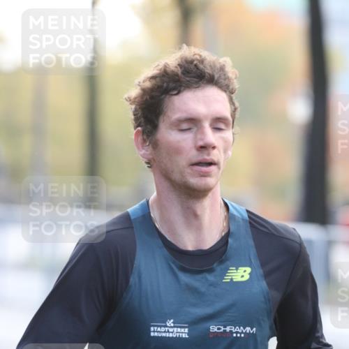 25.10.2026 - hella hamburg halbmarathon Antke Förster http://msf.ph/oto/10856188 25.10.2026 10:12:28 Lombardsbrücke 22 meine-sportfotos.de