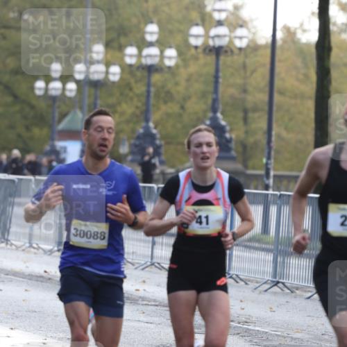 25.10.2026 - hella hamburg halbmarathon Antke Förster http://msf.ph/oto/10856198 25.10.2026 10:12:41 Lombardsbrücke 26, 41, 30088 meine-sportfotos.de