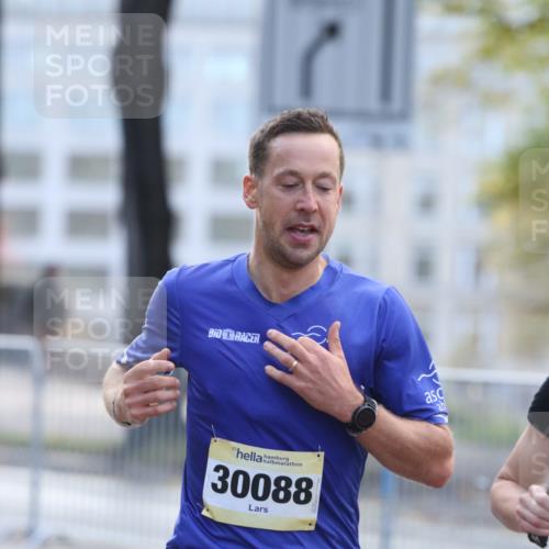 25.10.2026 - hella hamburg halbmarathon Antke Förster http://msf.ph/oto/10856208 25.10.2026 10:12:43 Lombardsbrücke 26, 30088, 41 meine-sportfotos.de
