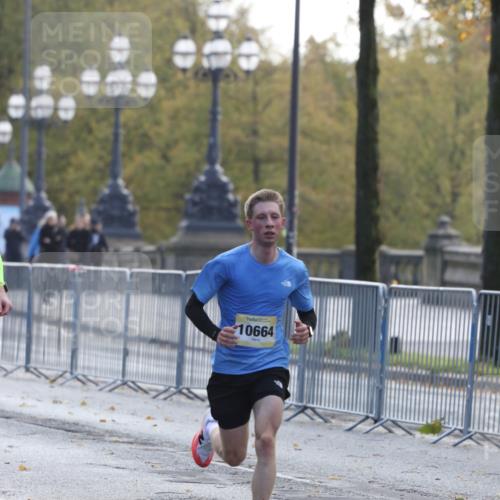25.10.2026 - hella hamburg halbmarathon Antke Förster http://msf.ph/oto/10856215 25.10.2026 10:13:09 Lombardsbrücke 10664, 20315, 9319 meine-sportfotos.de