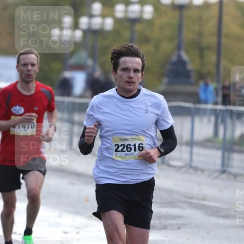25.10.2026 - hella hamburg halbmarathon Antke Förster http://msf.ph/oto/10856259 25.10.2026 10:13:27 Lombardsbrücke 22616, 21410 meine-sportfotos.de